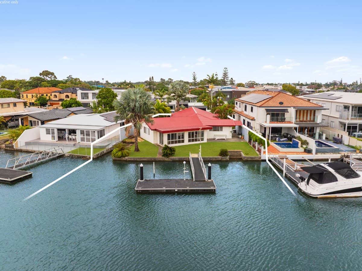 26 Vaggelas Crescent, Biggera Waters - Thumbnail 1