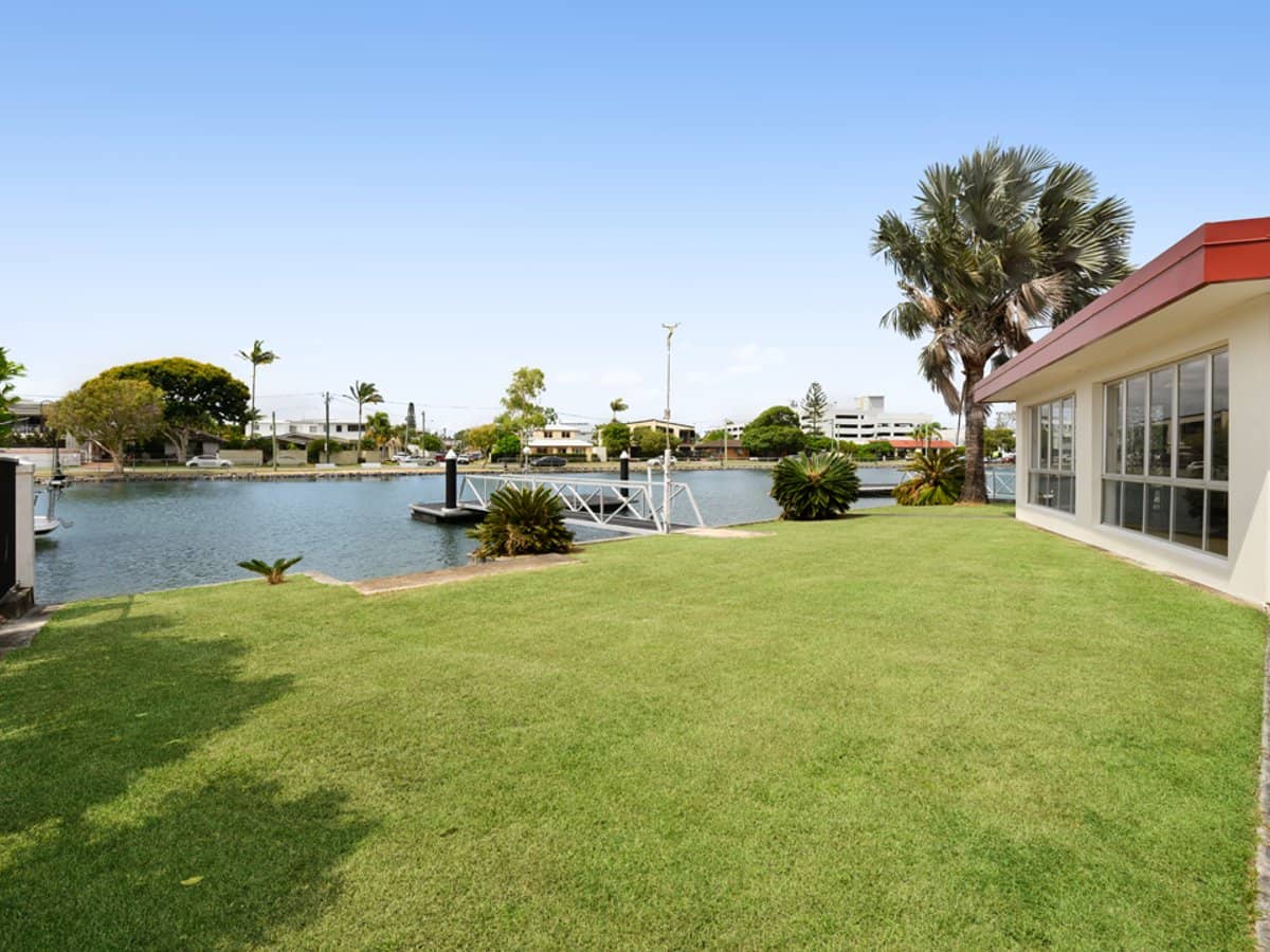 26 Vaggelas Crescent, Biggera Waters - Thumbnail 3