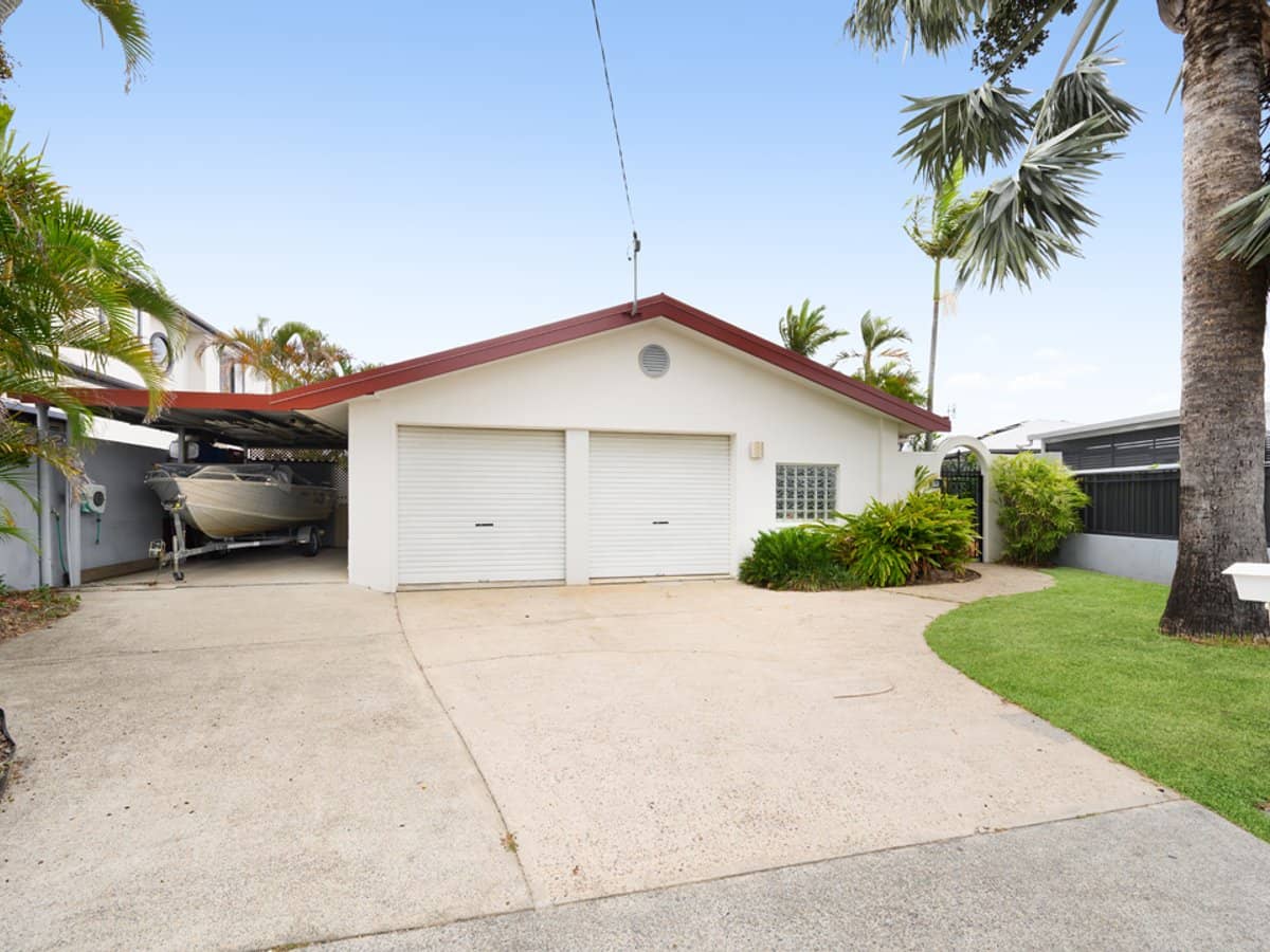 26 Vaggelas Crescent, Biggera Waters - Thumbnail 4