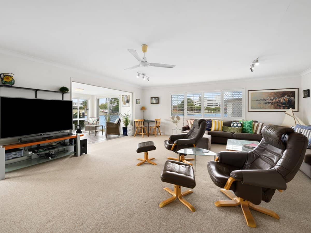 26 Vaggelas Crescent, Biggera Waters - Thumbnail 6