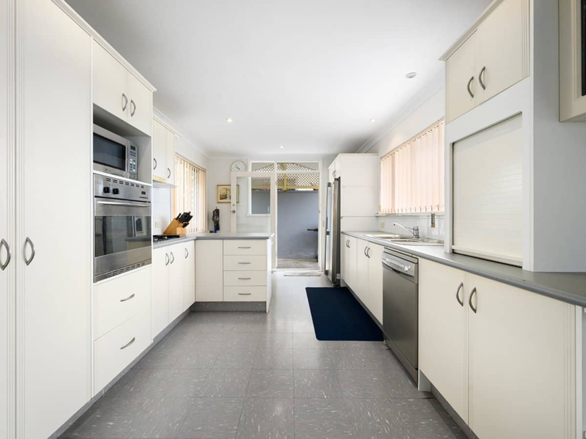 26 Vaggelas Crescent, Biggera Waters - Thumbnail 7