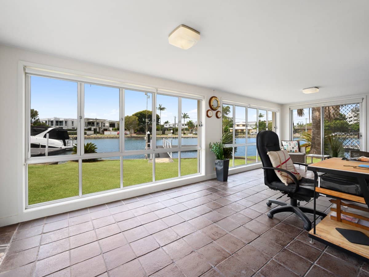 26 Vaggelas Crescent, Biggera Waters - Thumbnail 10