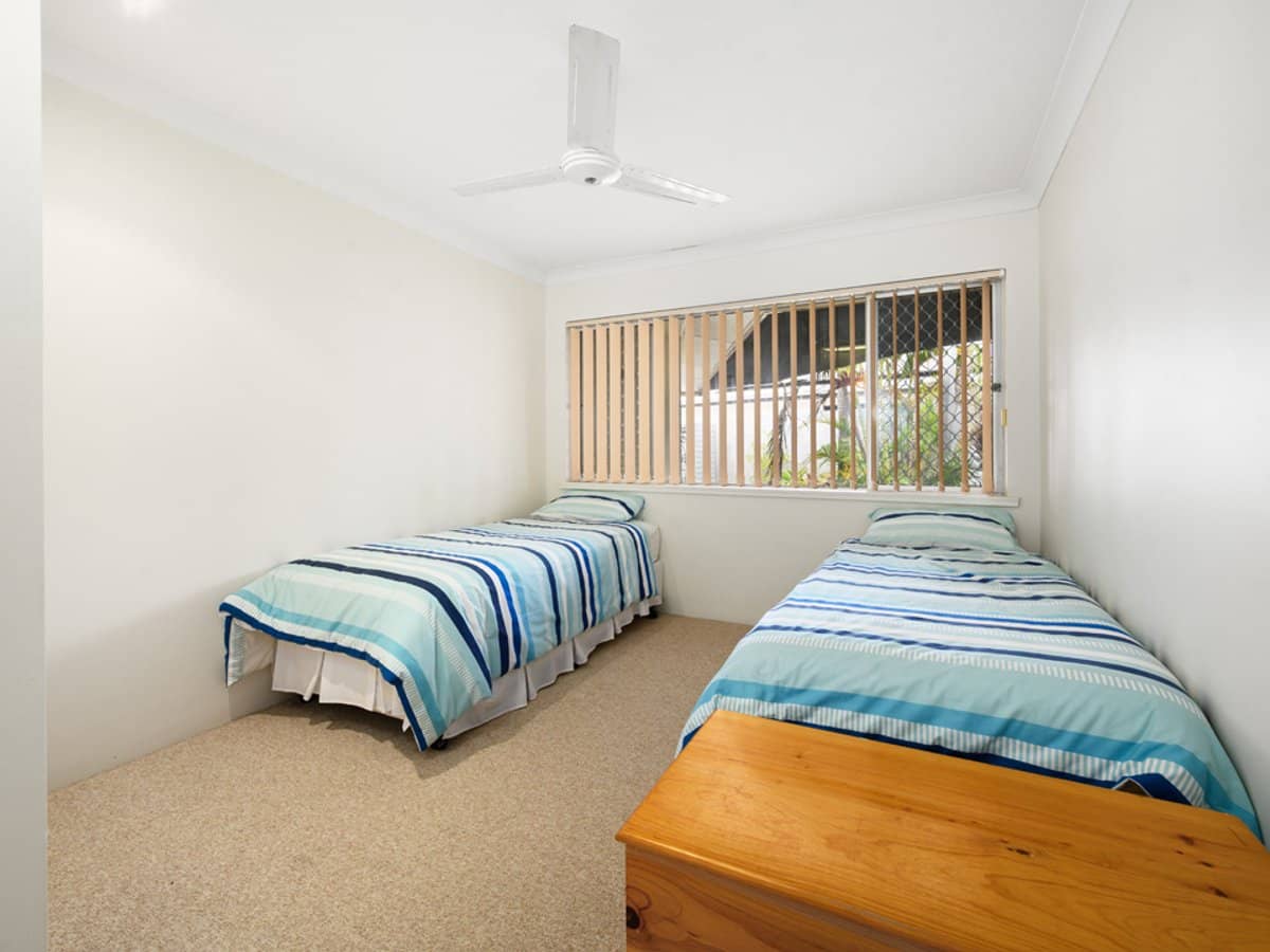 26 Vaggelas Crescent, Biggera Waters - Thumbnail 14