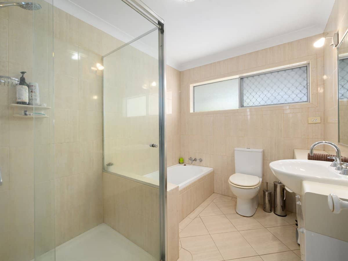 26 Vaggelas Crescent, Biggera Waters - Thumbnail 15