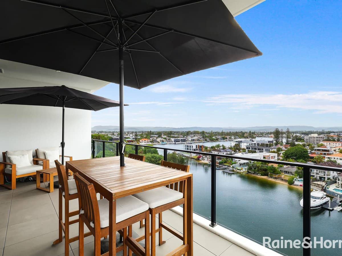 18 Remembrance Drive, SURFERS PARADISE - Thumbnail 1