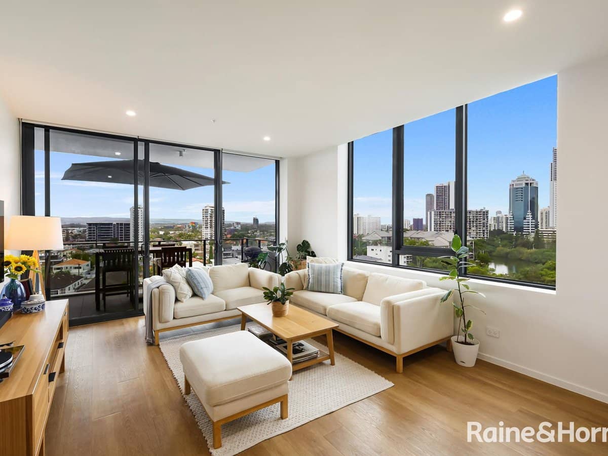 18 Remembrance Drive, SURFERS PARADISE - Thumbnail 4