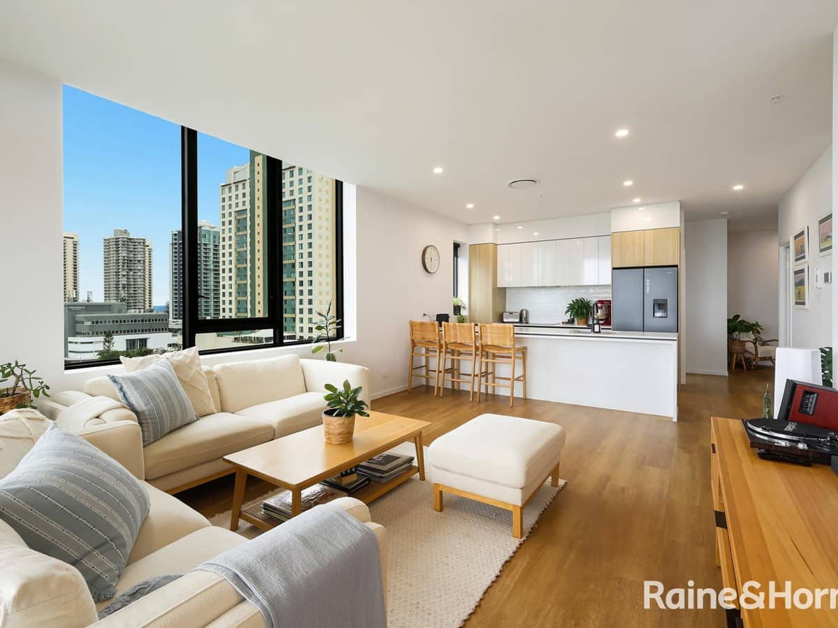 18 Remembrance Drive, SURFERS PARADISE - Thumbnail 5