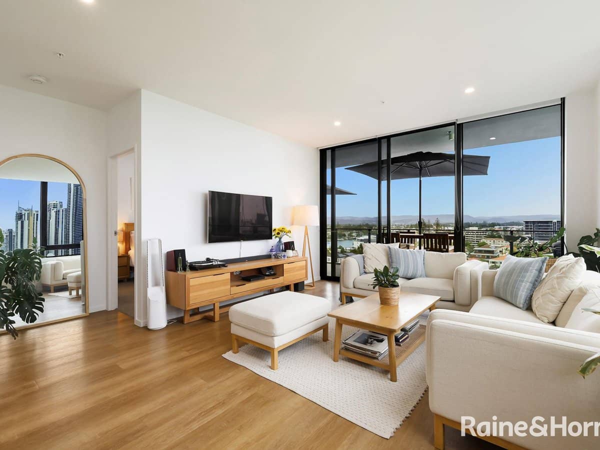 18 Remembrance Drive, SURFERS PARADISE - Thumbnail 6