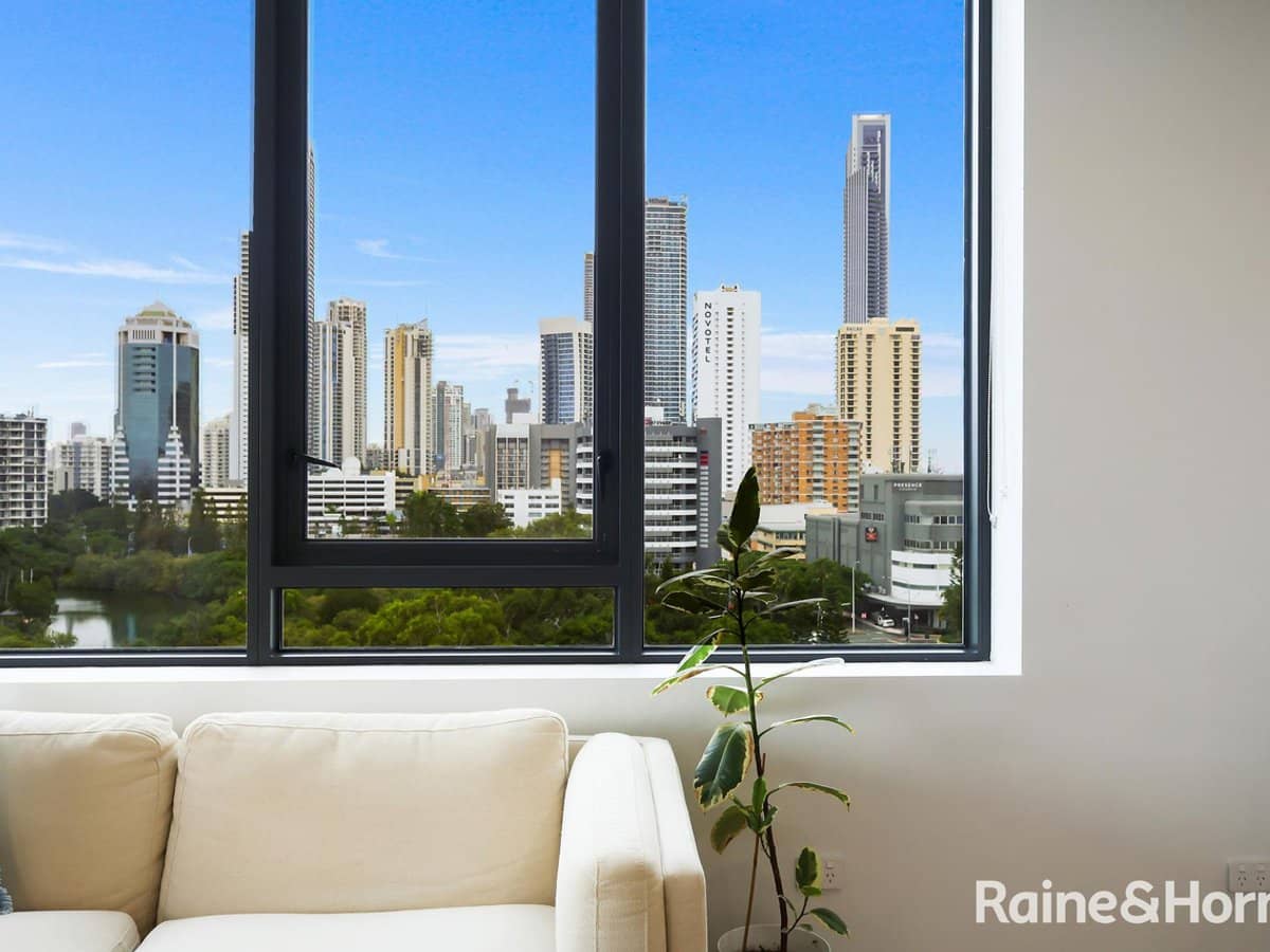 18 Remembrance Drive, SURFERS PARADISE - Thumbnail 7