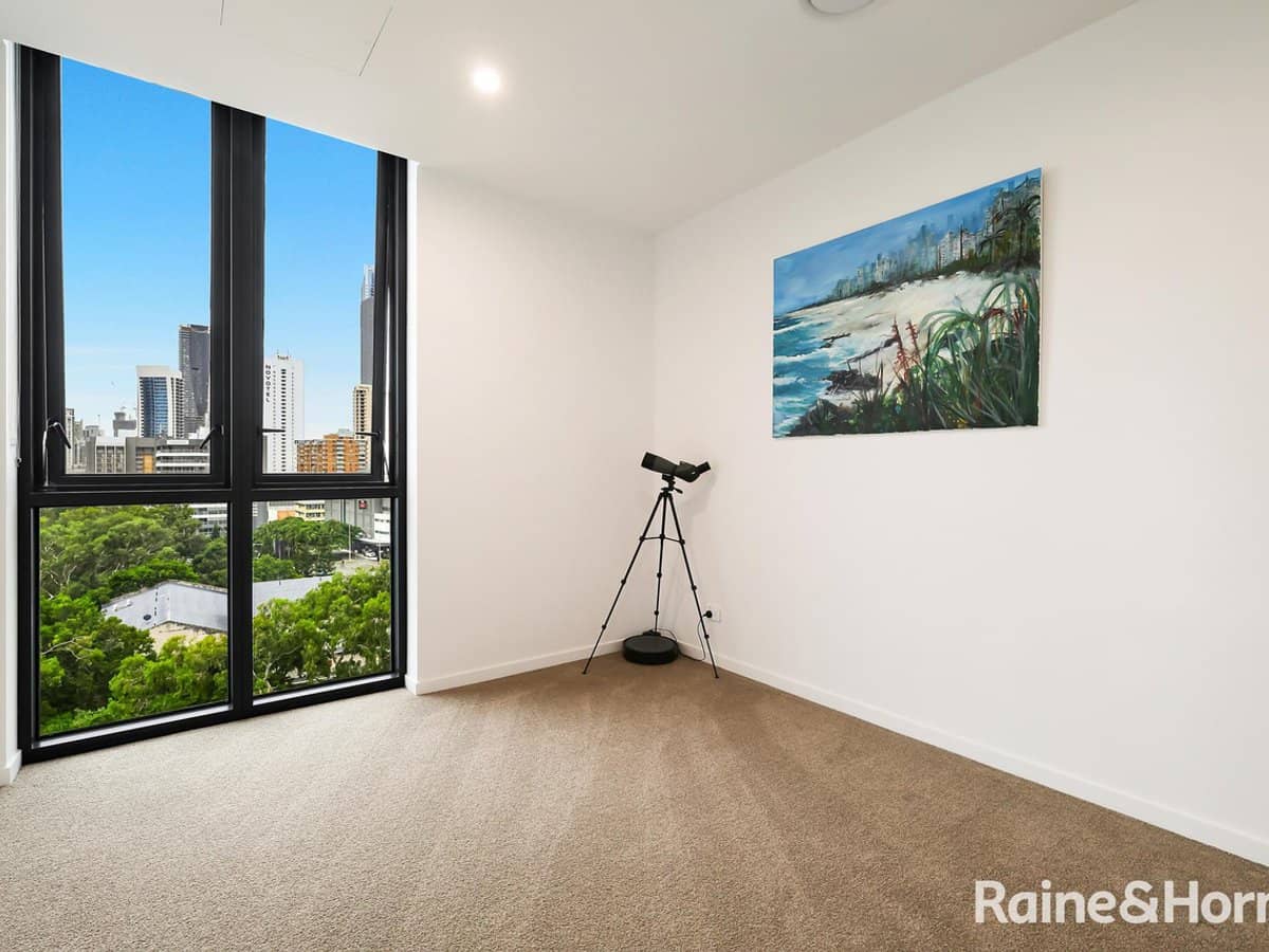 18 Remembrance Drive, SURFERS PARADISE - Thumbnail 11