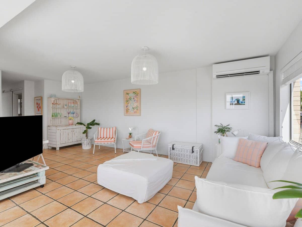 290 Marine Parade, Labrador - Thumbnail 3