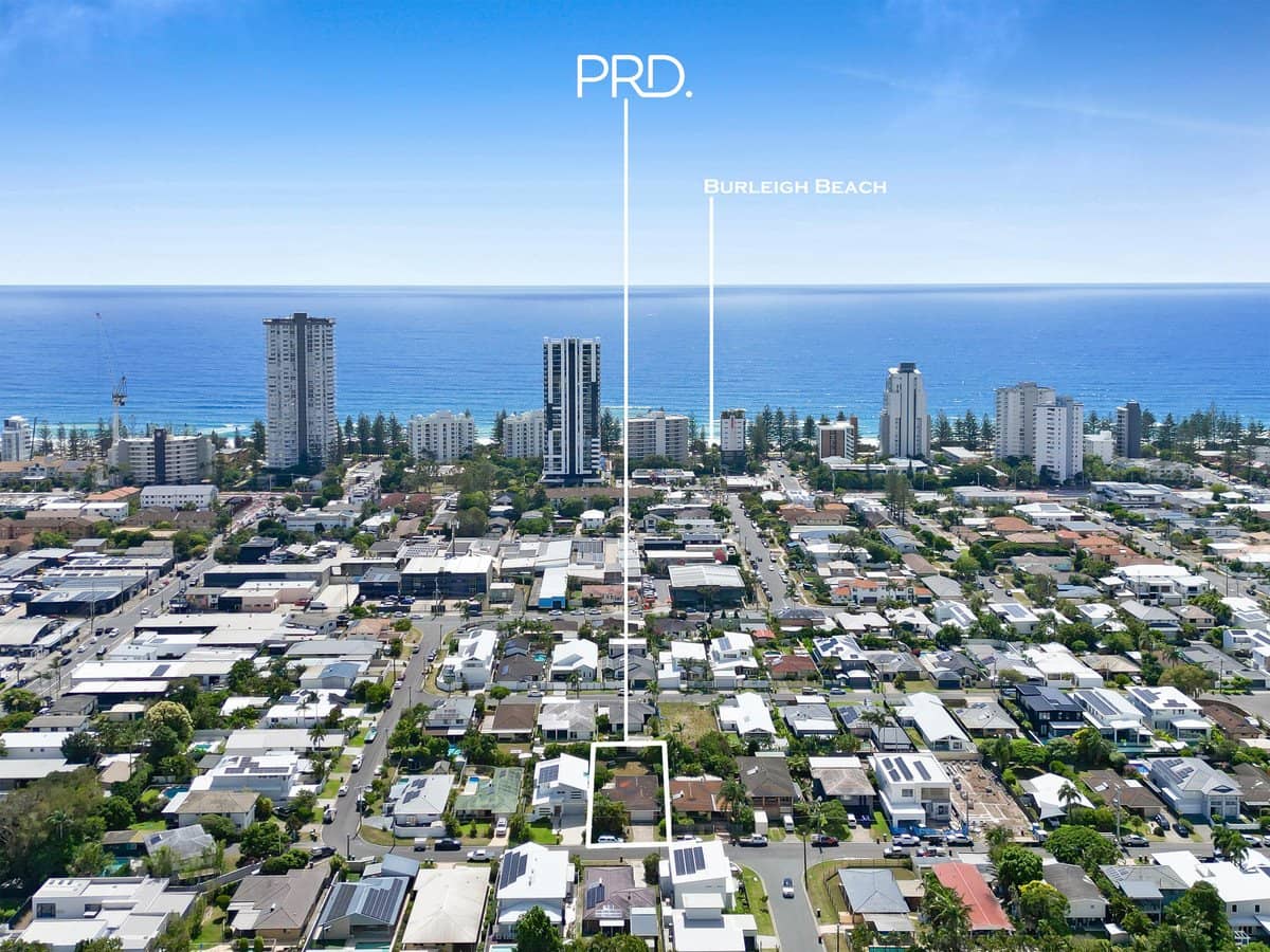 16 Warrina Crescent, Burleigh Waters - Thumbnail 1