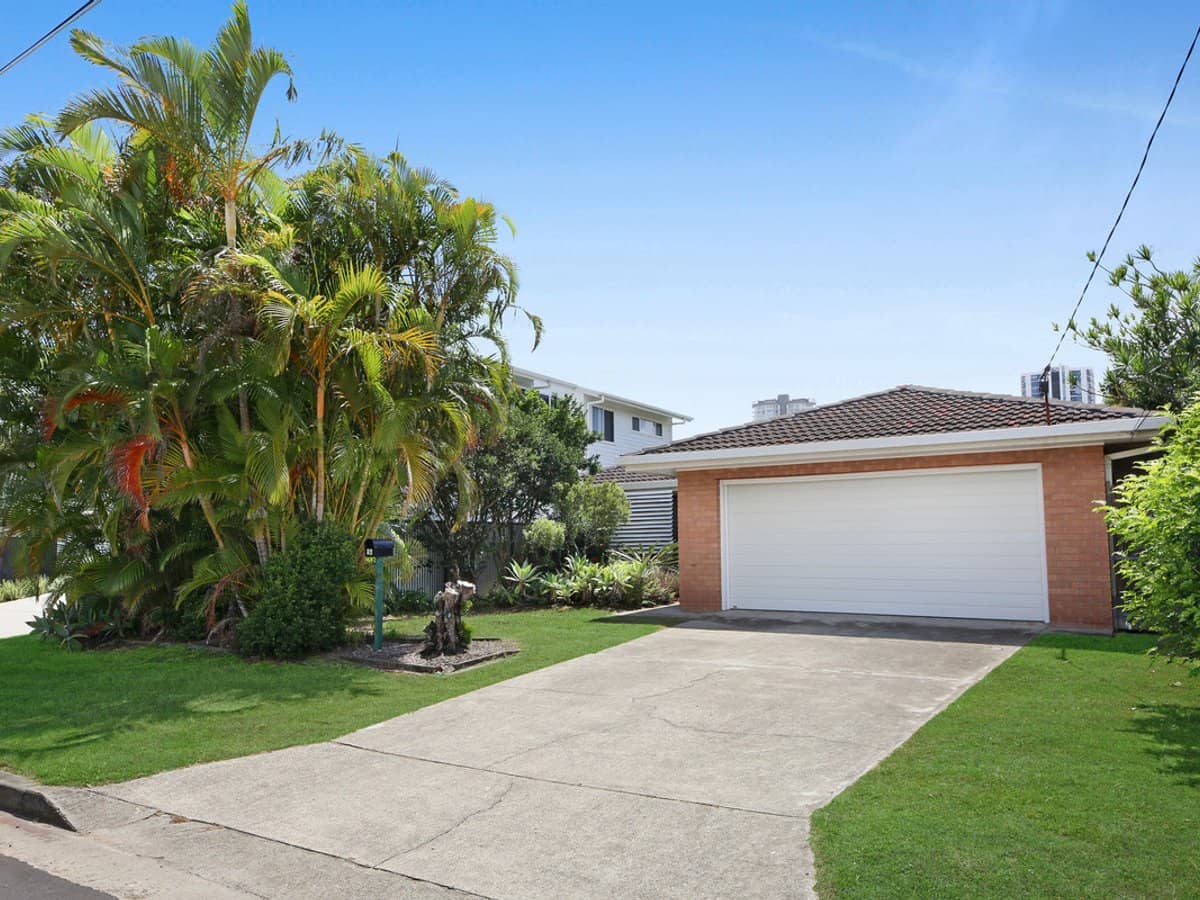 16 Warrina Crescent, Burleigh Waters - Thumbnail 2