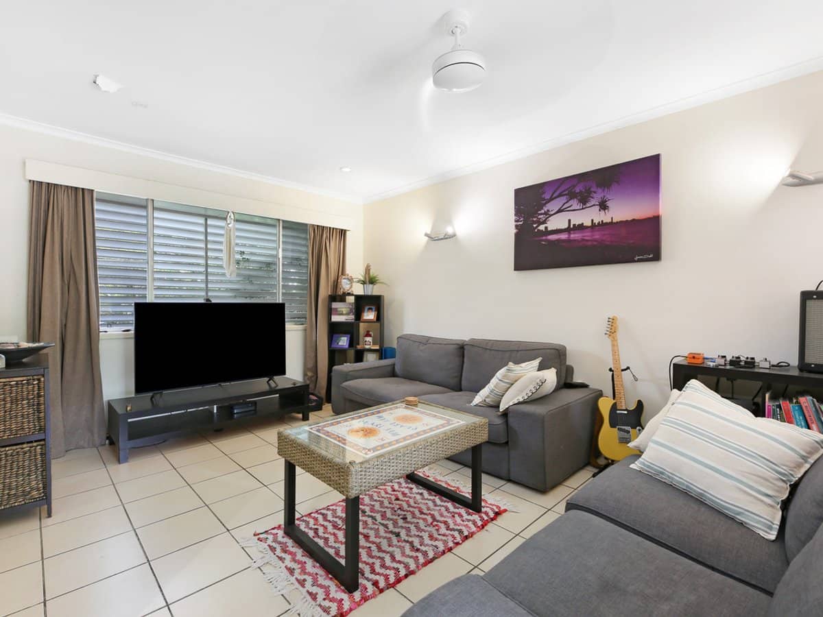 16 Warrina Crescent, Burleigh Waters - Thumbnail 4