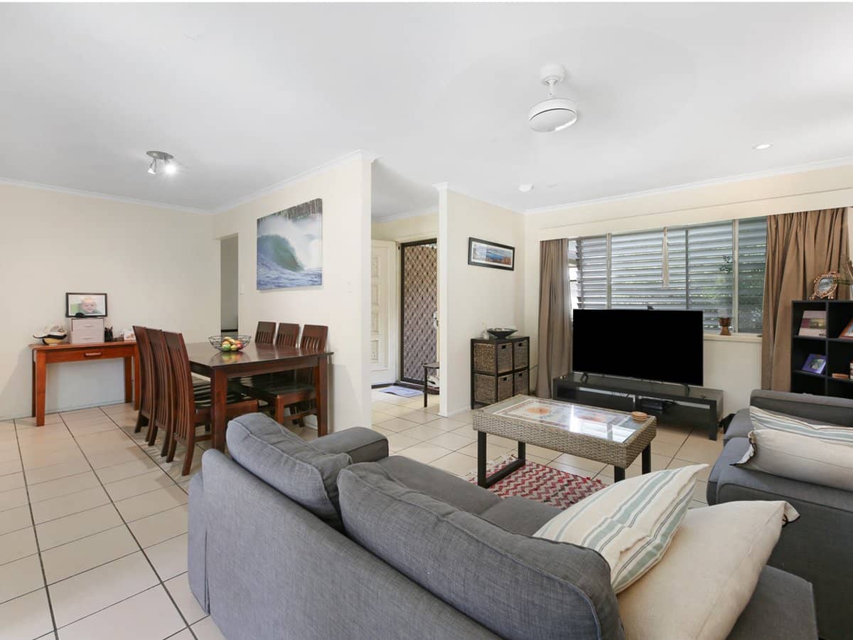 16 Warrina Crescent, Burleigh Waters - Thumbnail 7