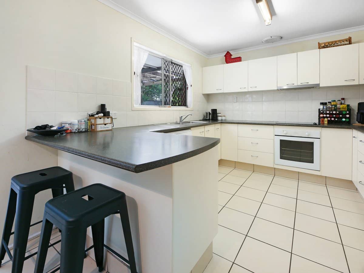 16 Warrina Crescent, Burleigh Waters - Thumbnail 8