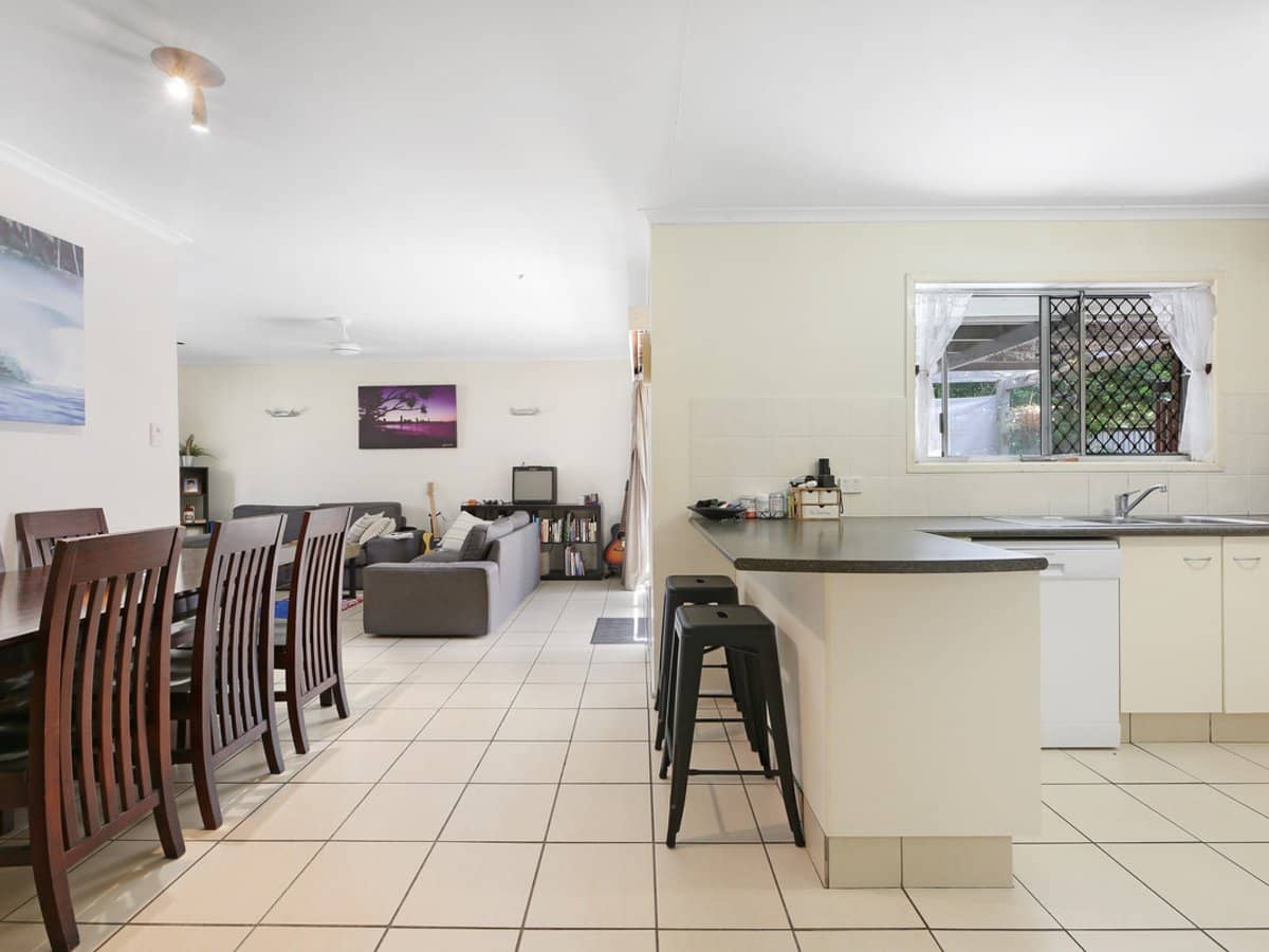 16 Warrina Crescent, Burleigh Waters - Thumbnail 9