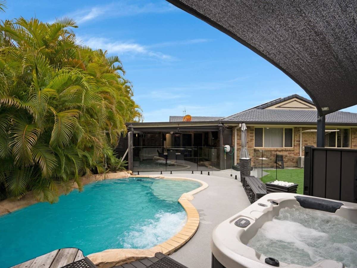 9 Bundgee Court, MUDGEERABA - Thumbnail 1