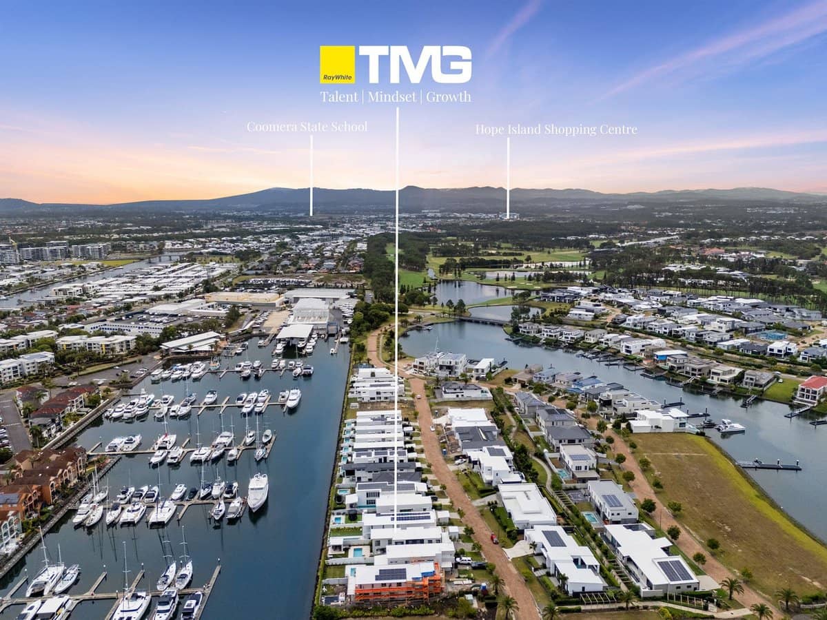 8953 The Point Circuit, Sanctuary Cove - Thumbnail 1