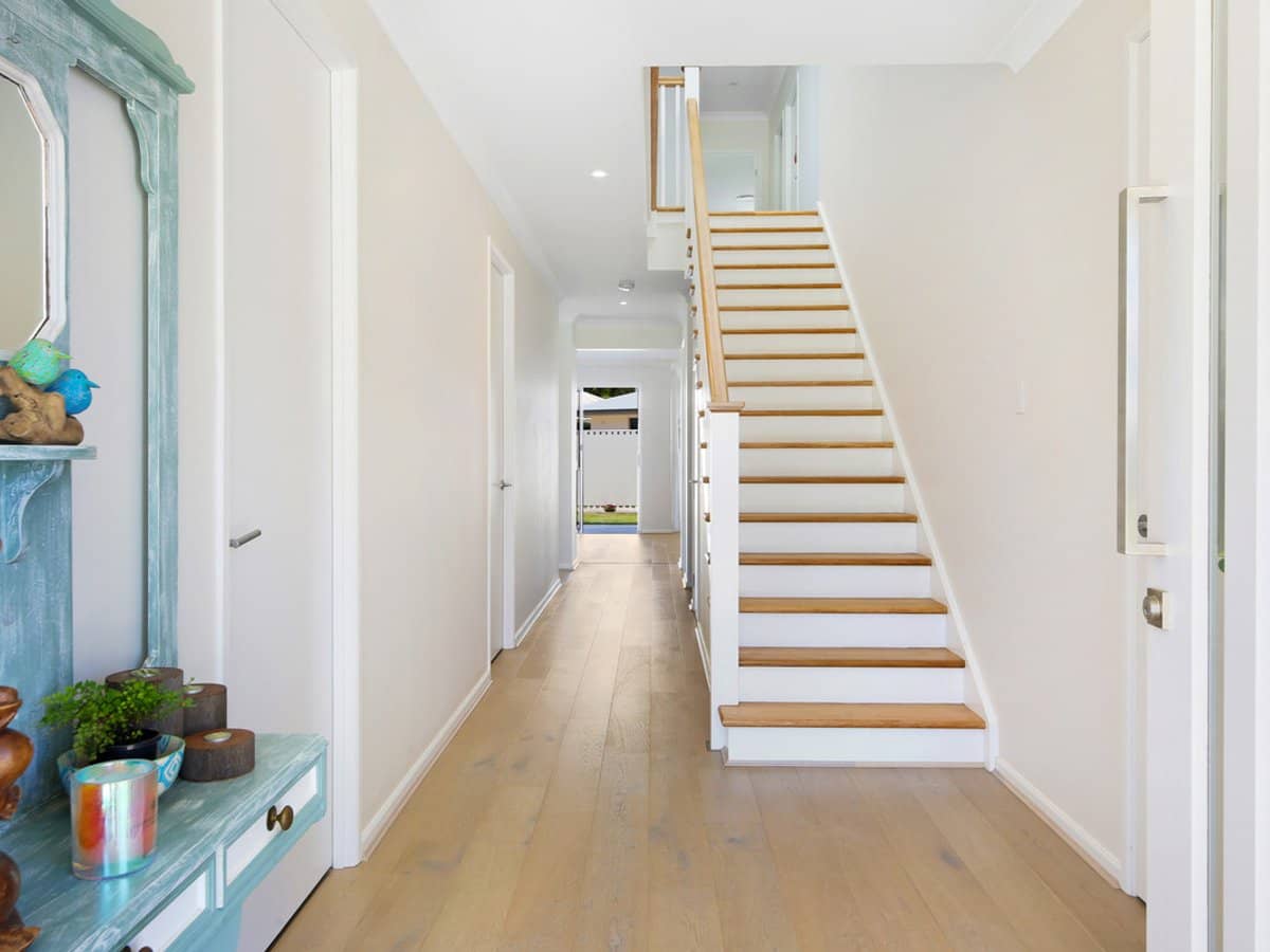 7 Suncove Court, Burleigh Heads - Thumbnail 2