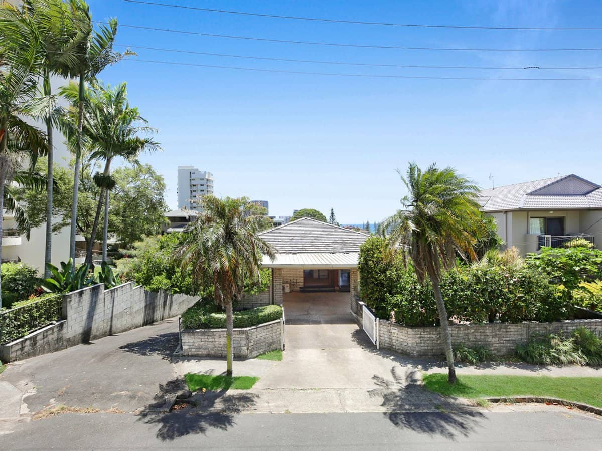 23 Hill Avenue, BURLEIGH HEADS - Thumbnail 1