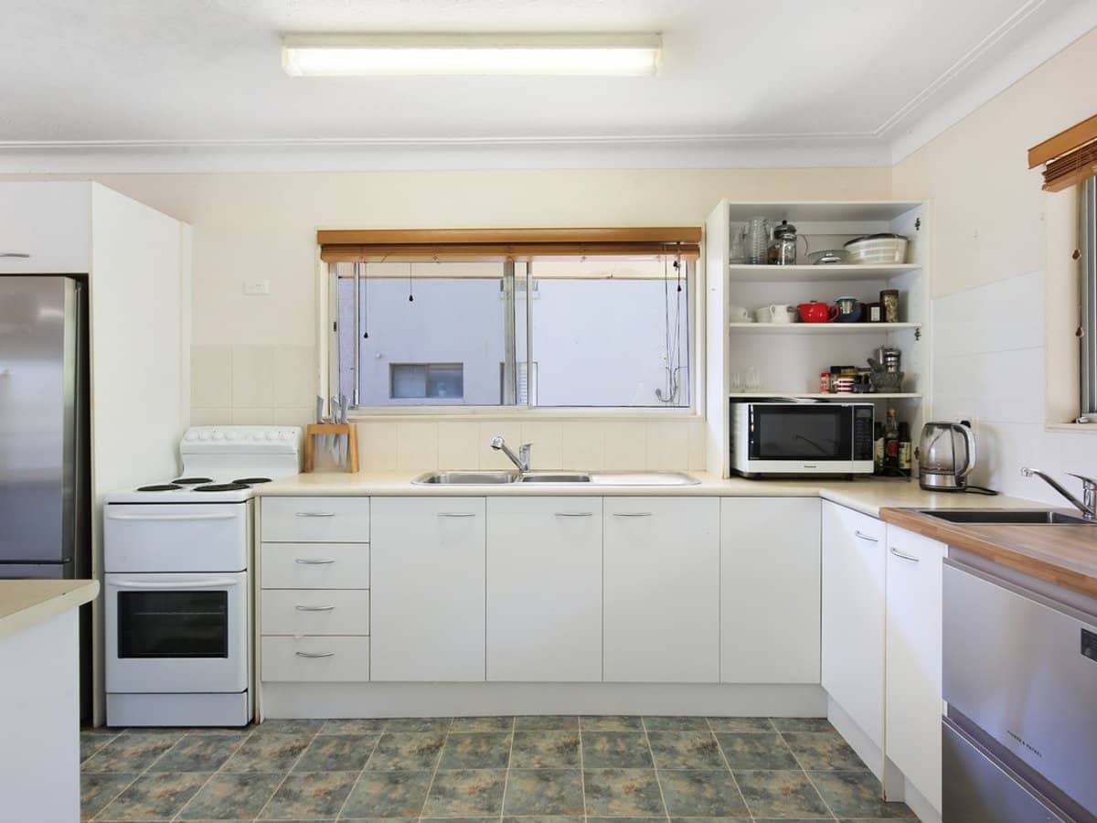 23 Hill Avenue, BURLEIGH HEADS - Thumbnail 6