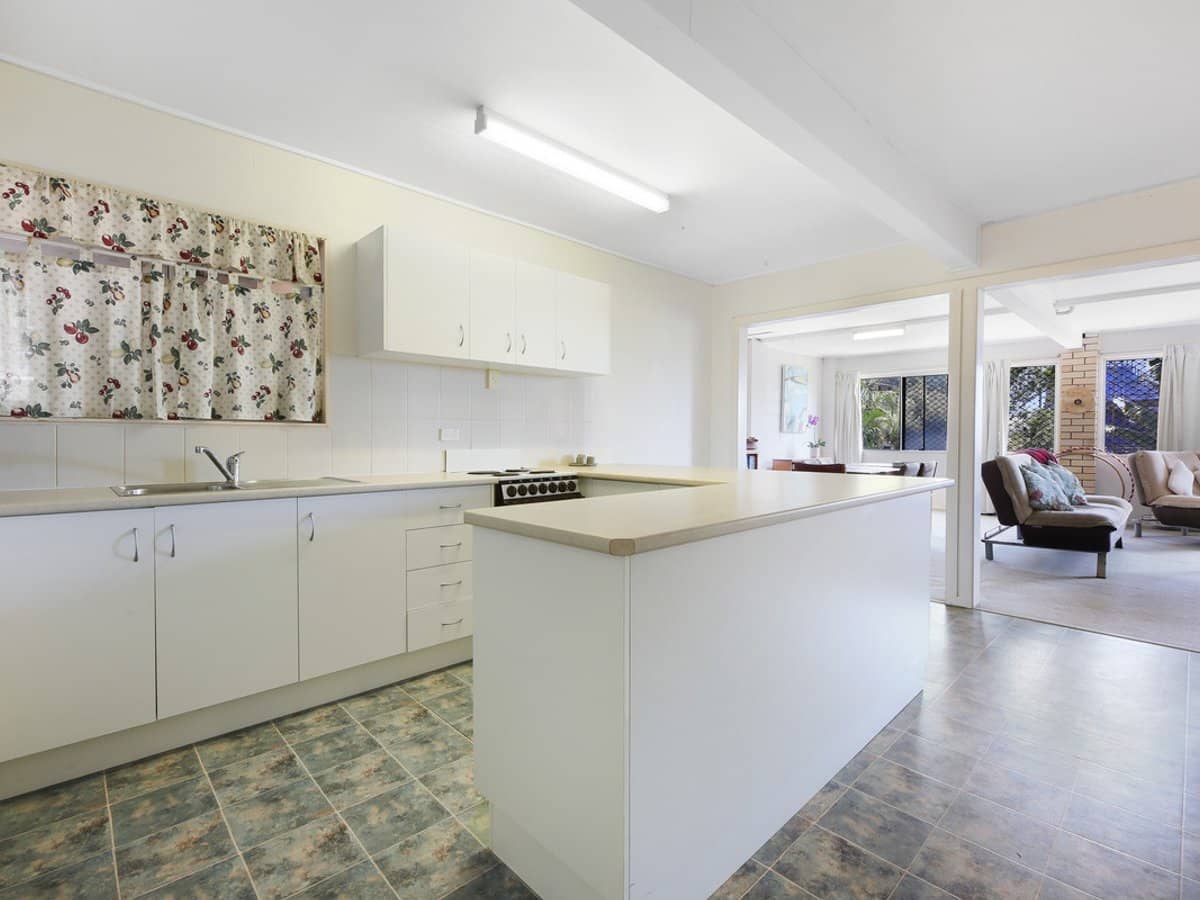 23 Hill Avenue, BURLEIGH HEADS - Thumbnail 21