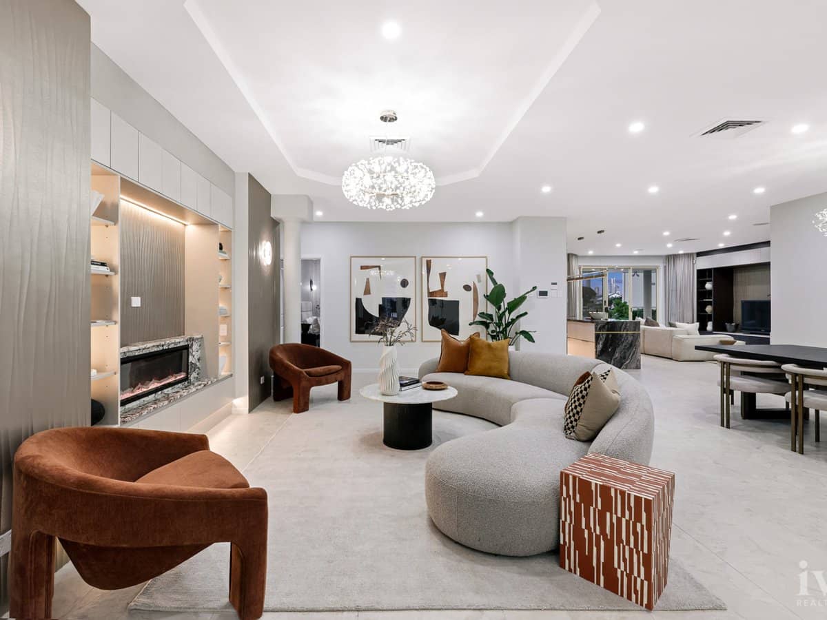 94 Edinburgh Road, Benowa - Thumbnail 1