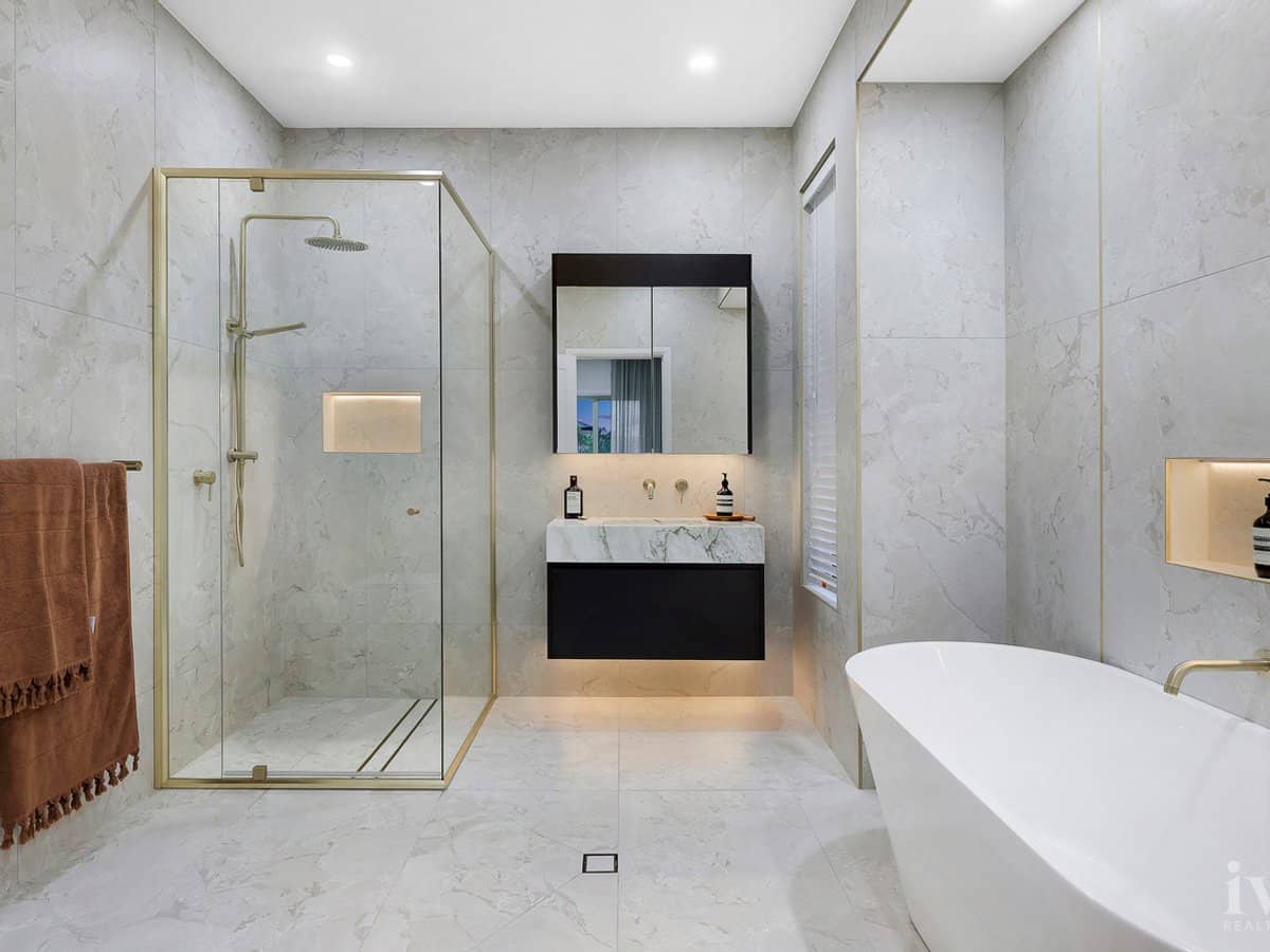 94 Edinburgh Road, Benowa - Thumbnail 22