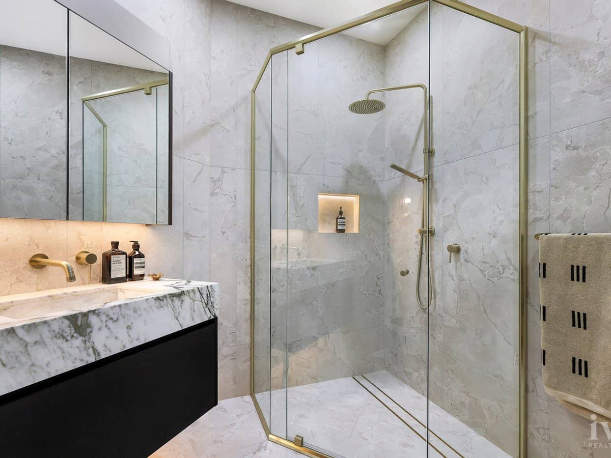 94 Edinburgh Road, Benowa - Thumbnail 24