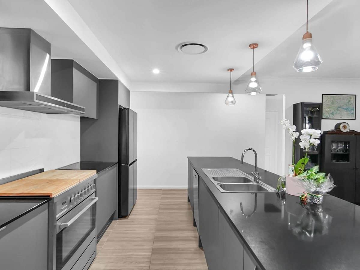 56 Burnett Drive, HOLMVIEW - Thumbnail 4