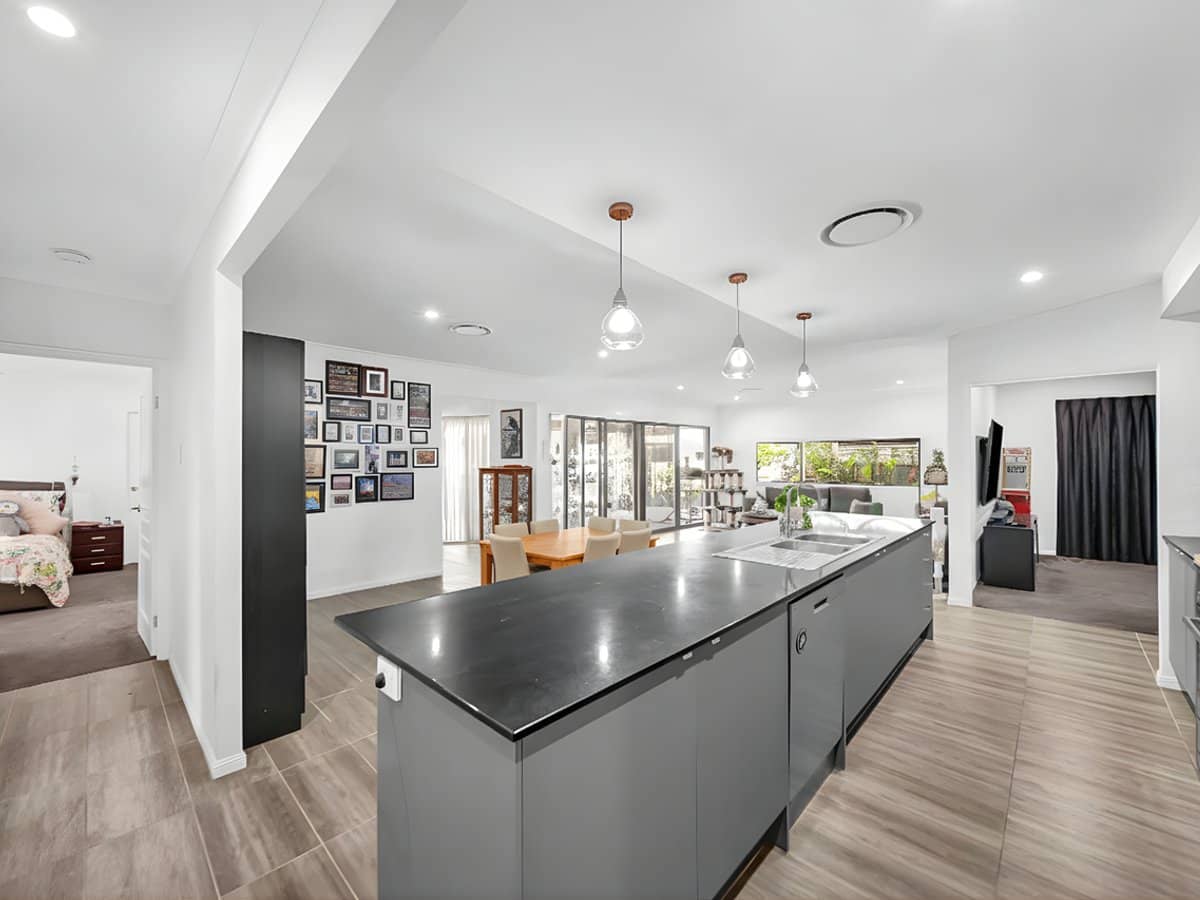 56 Burnett Drive, HOLMVIEW - Thumbnail 5