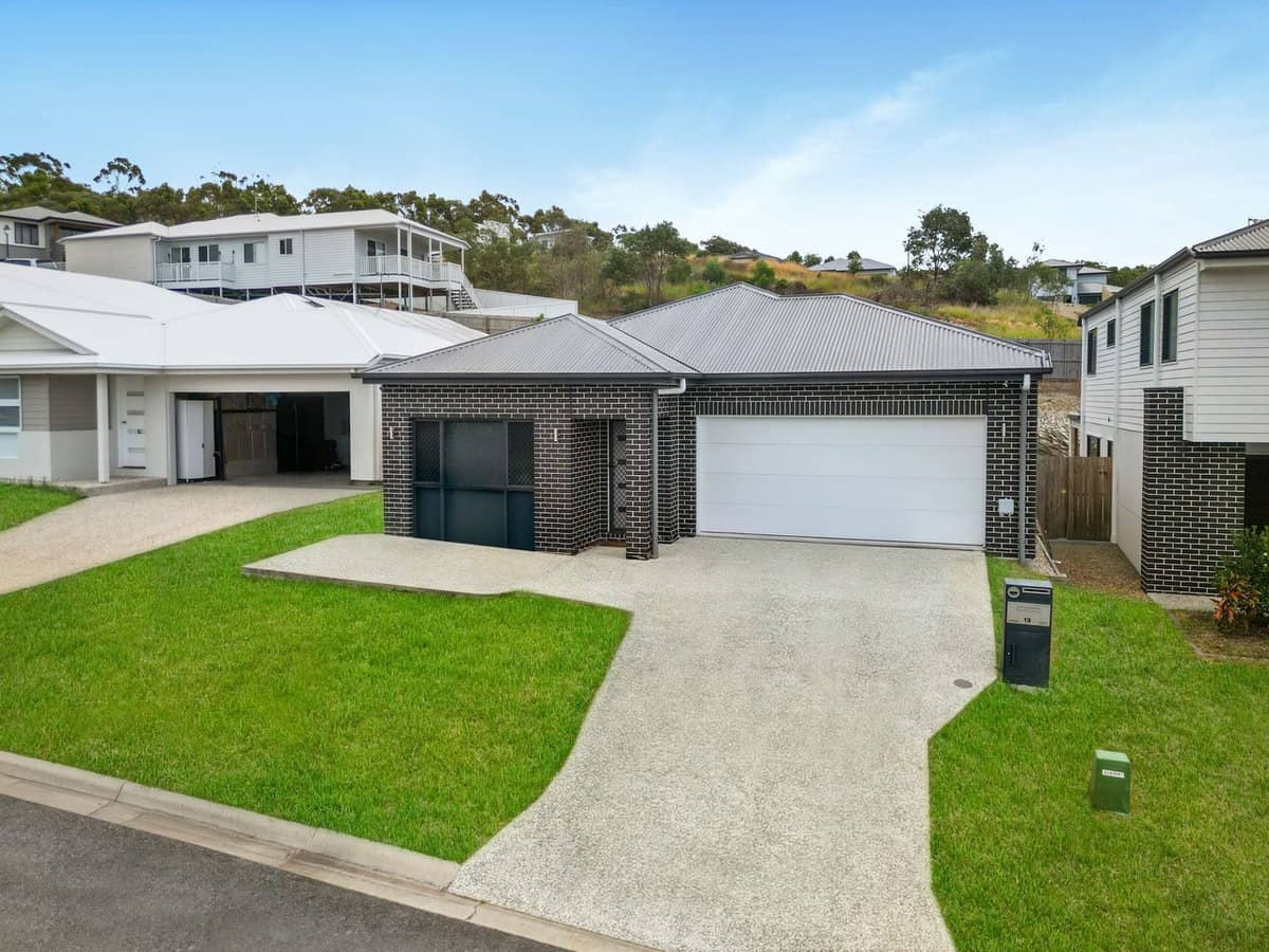 19 Karumba Way, HOLMVIEW - Thumbnail 1