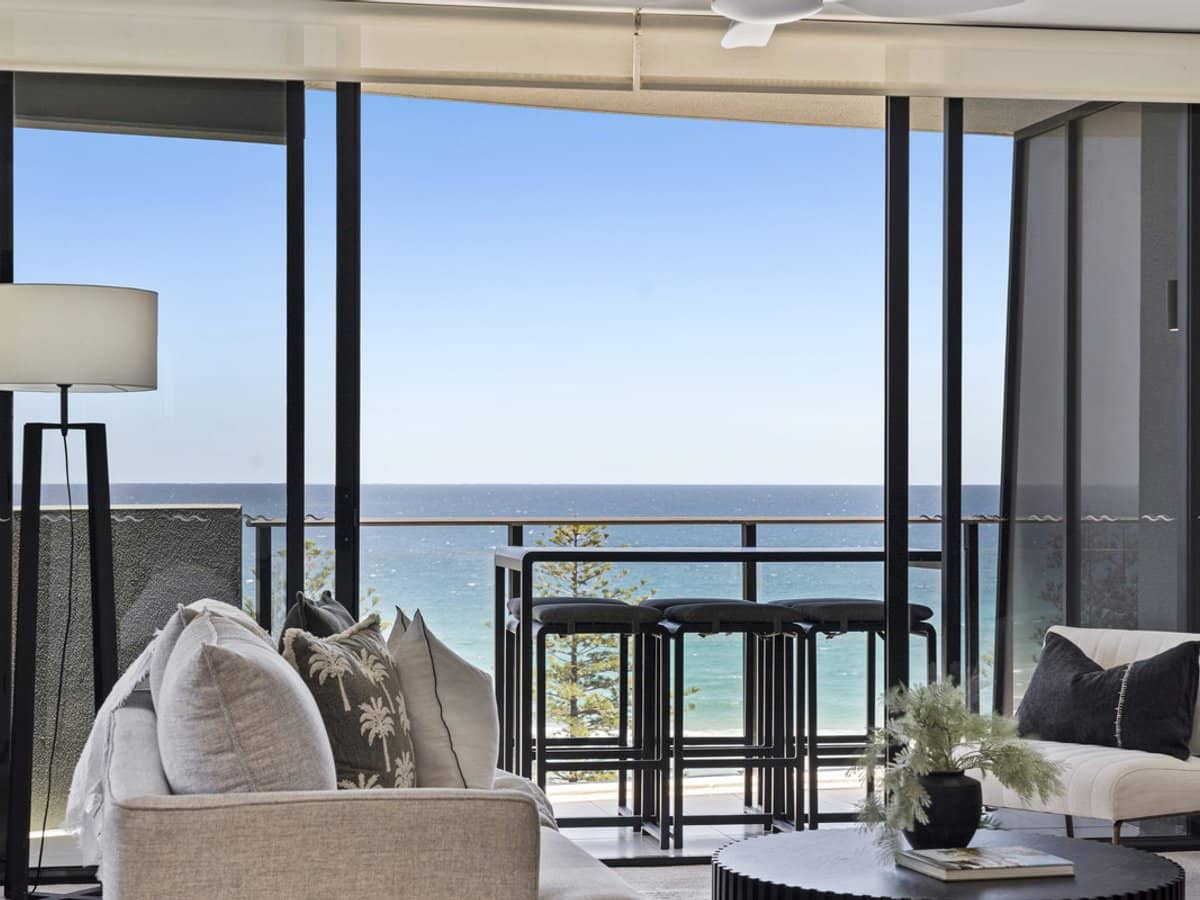 2-14 The Esplanade, Burleigh Heads - Thumbnail 2