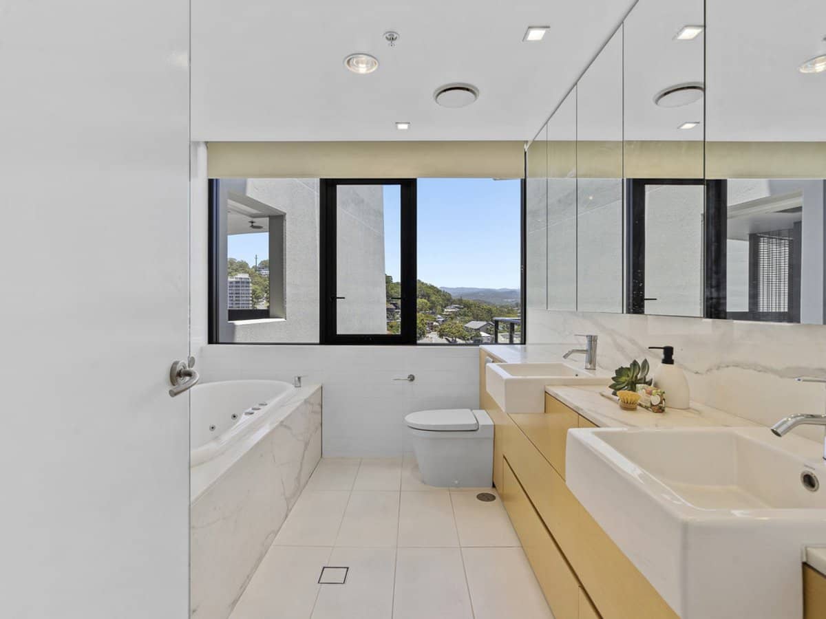 2-14 The Esplanade, Burleigh Heads - Thumbnail 11