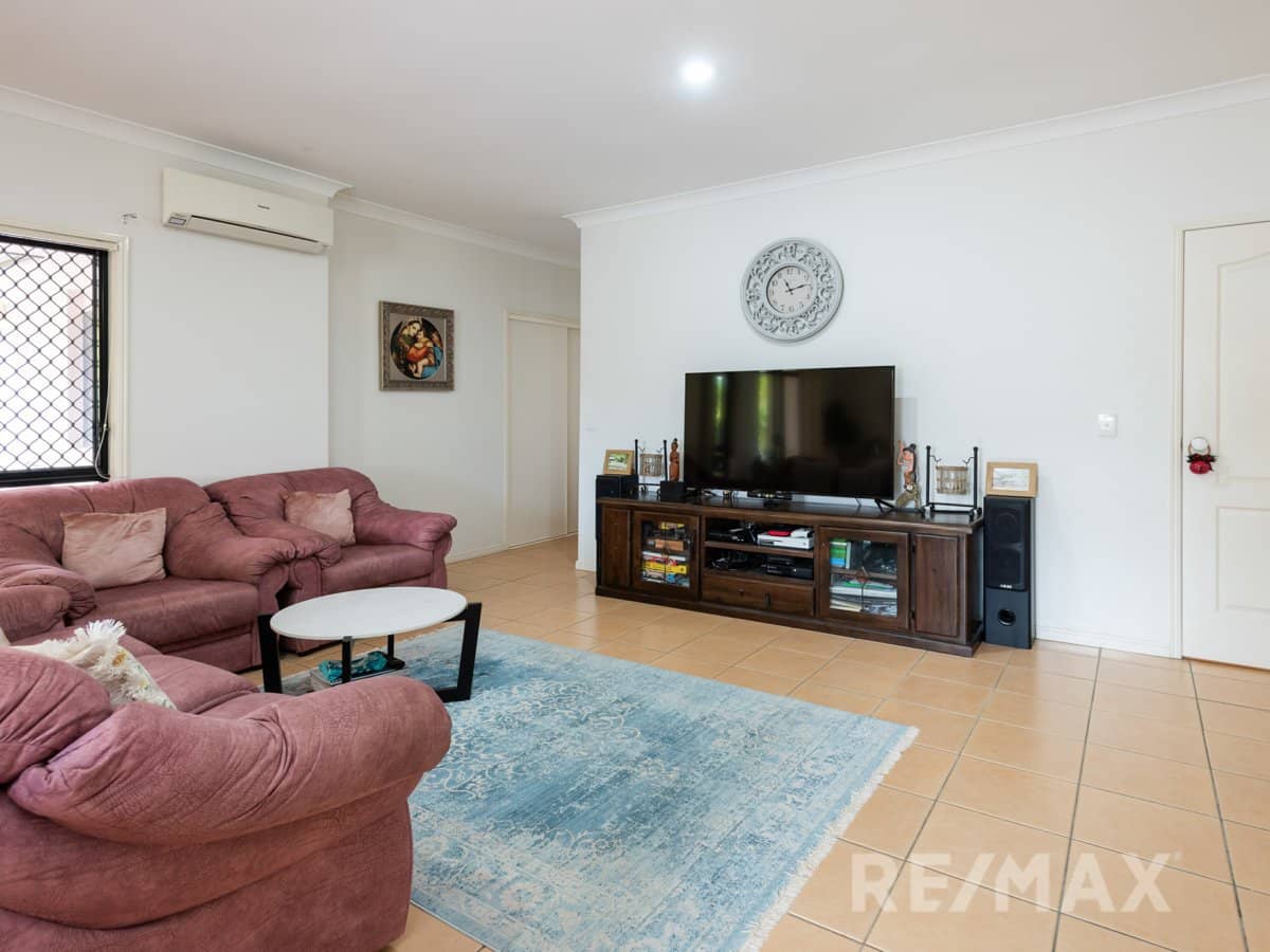 8 Duxton Drive, VARSITY LAKES - Thumbnail 6