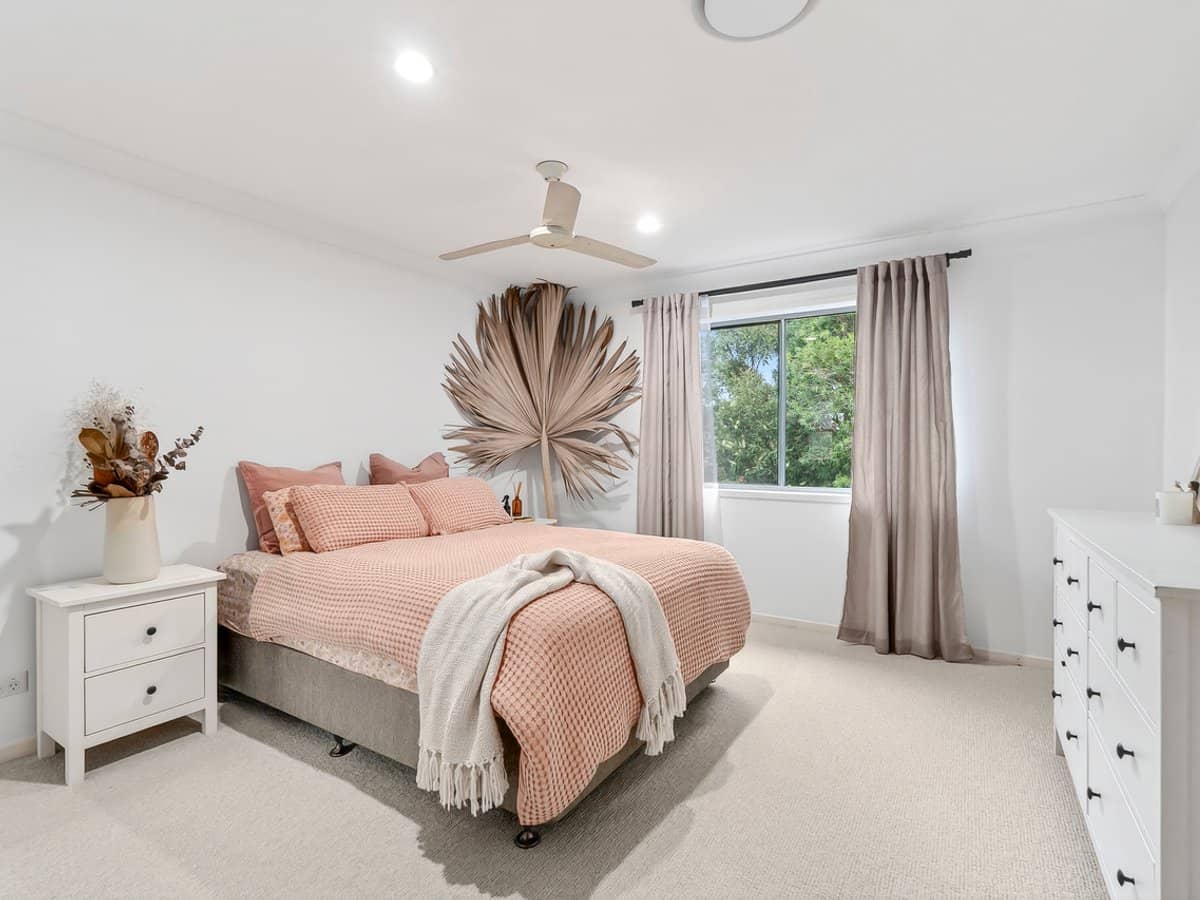 1 Belongil Street, PACIFIC PINES - Thumbnail 1