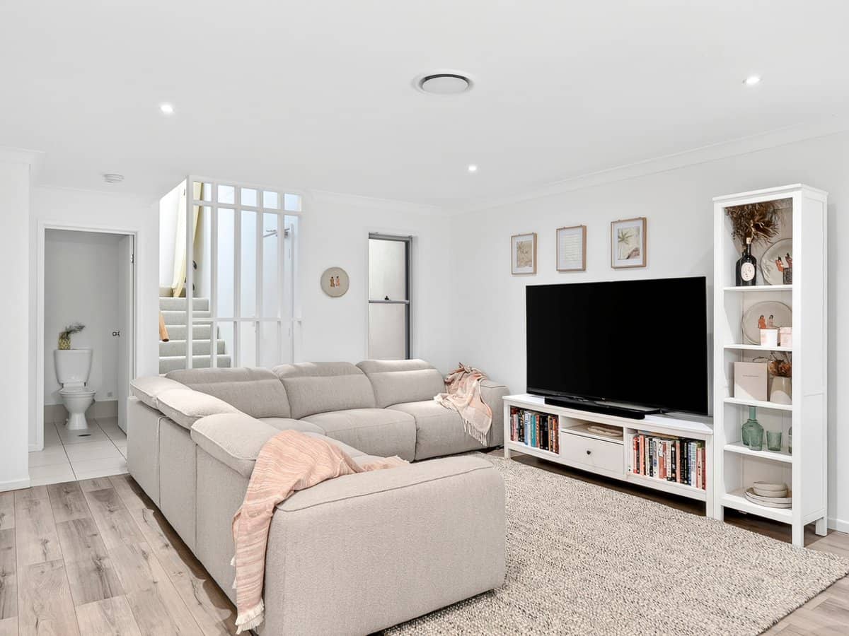 1 Belongil Street, PACIFIC PINES - Thumbnail 2