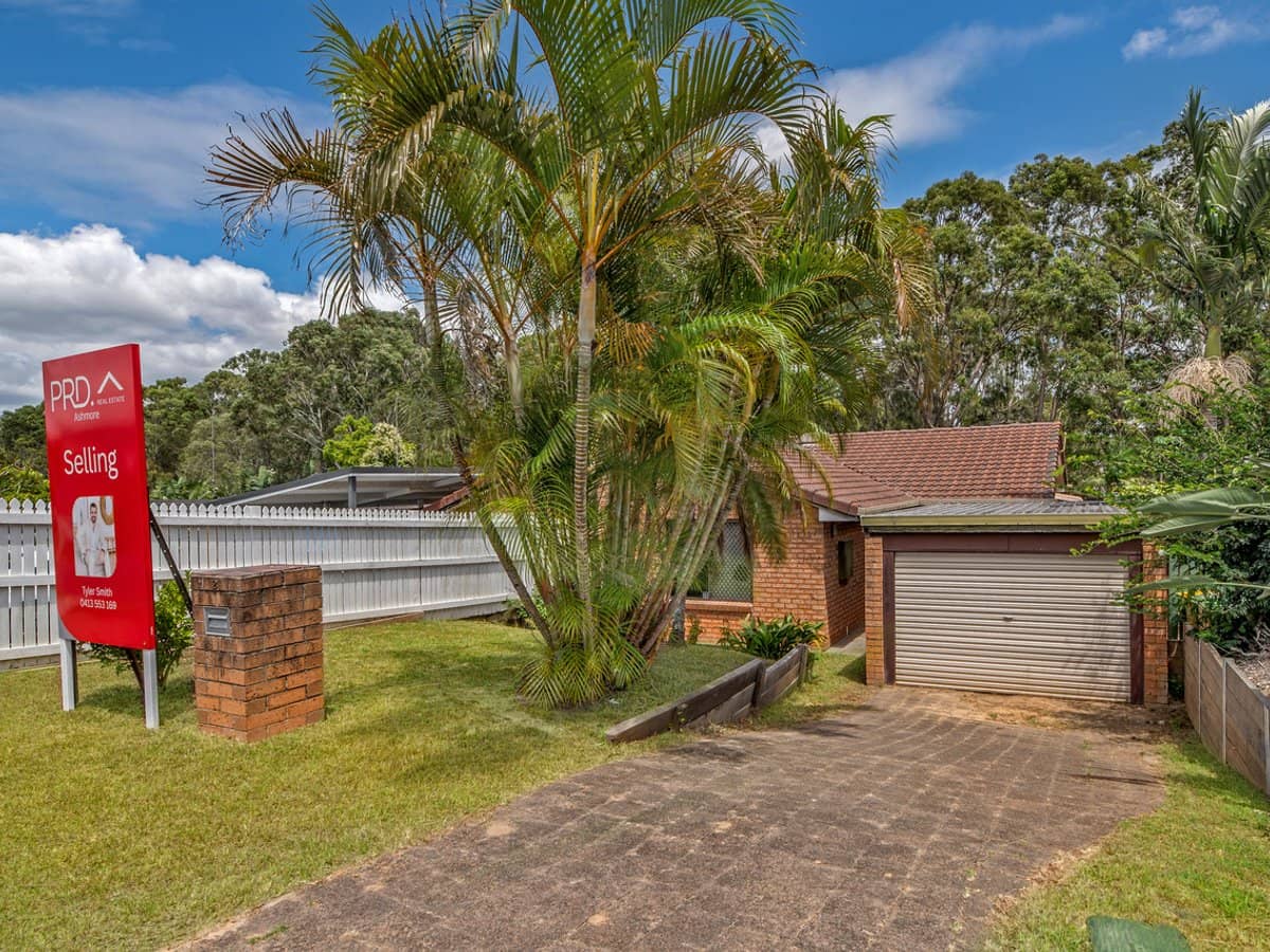49 Corunna Crescent, ASHMORE - Thumbnail 1