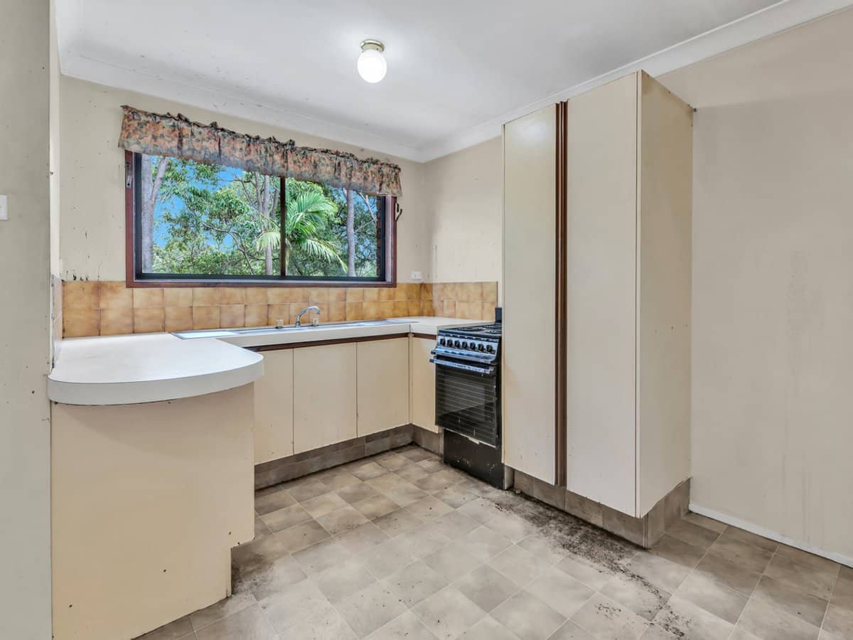 49 Corunna Crescent, ASHMORE - Thumbnail 10