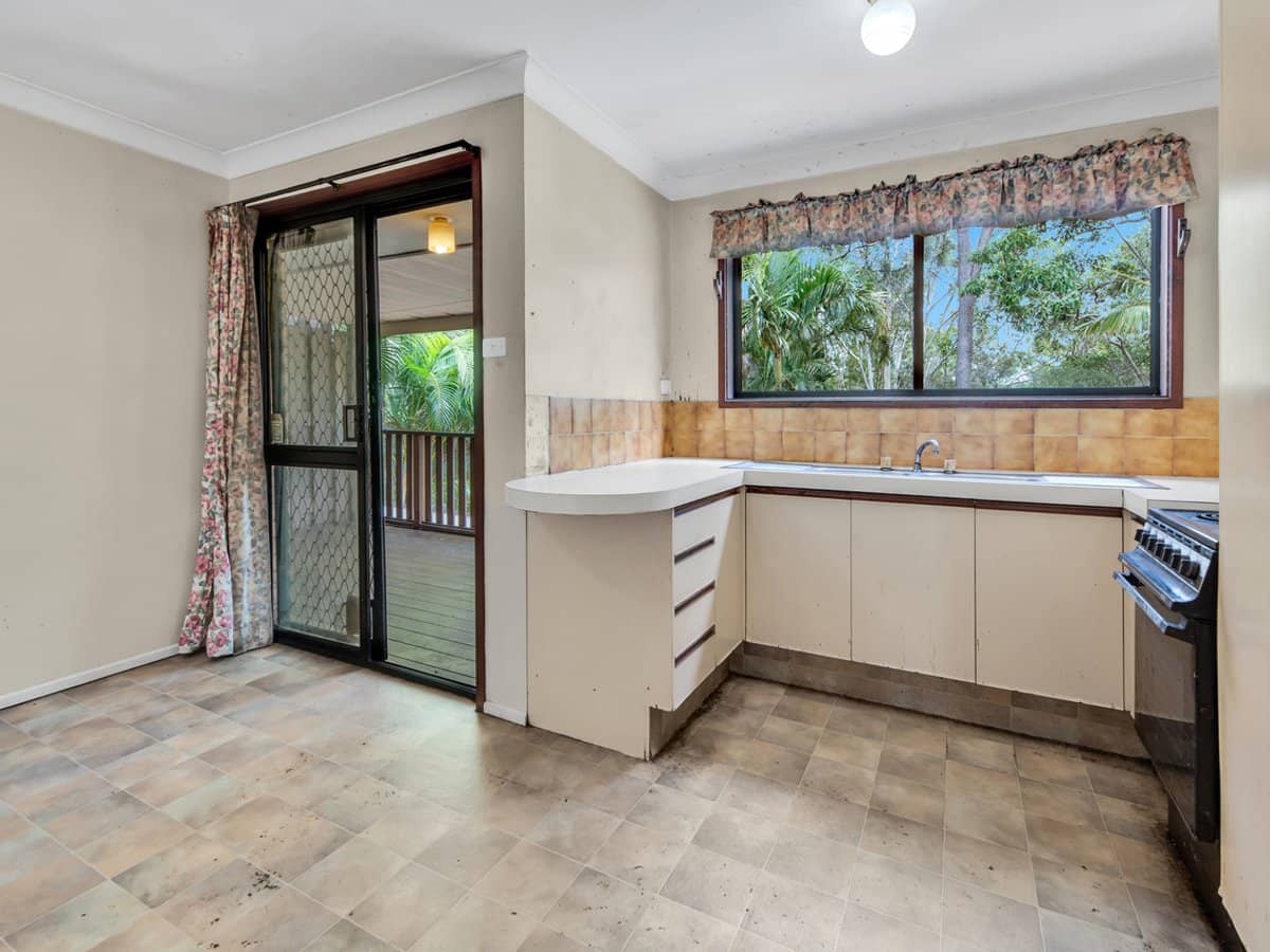 49 Corunna Crescent, ASHMORE - Thumbnail 12