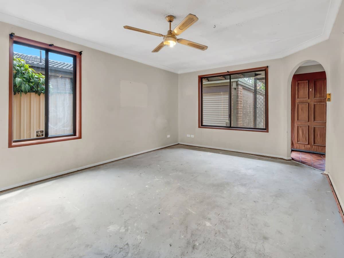 49 Corunna Crescent, ASHMORE - Thumbnail 13