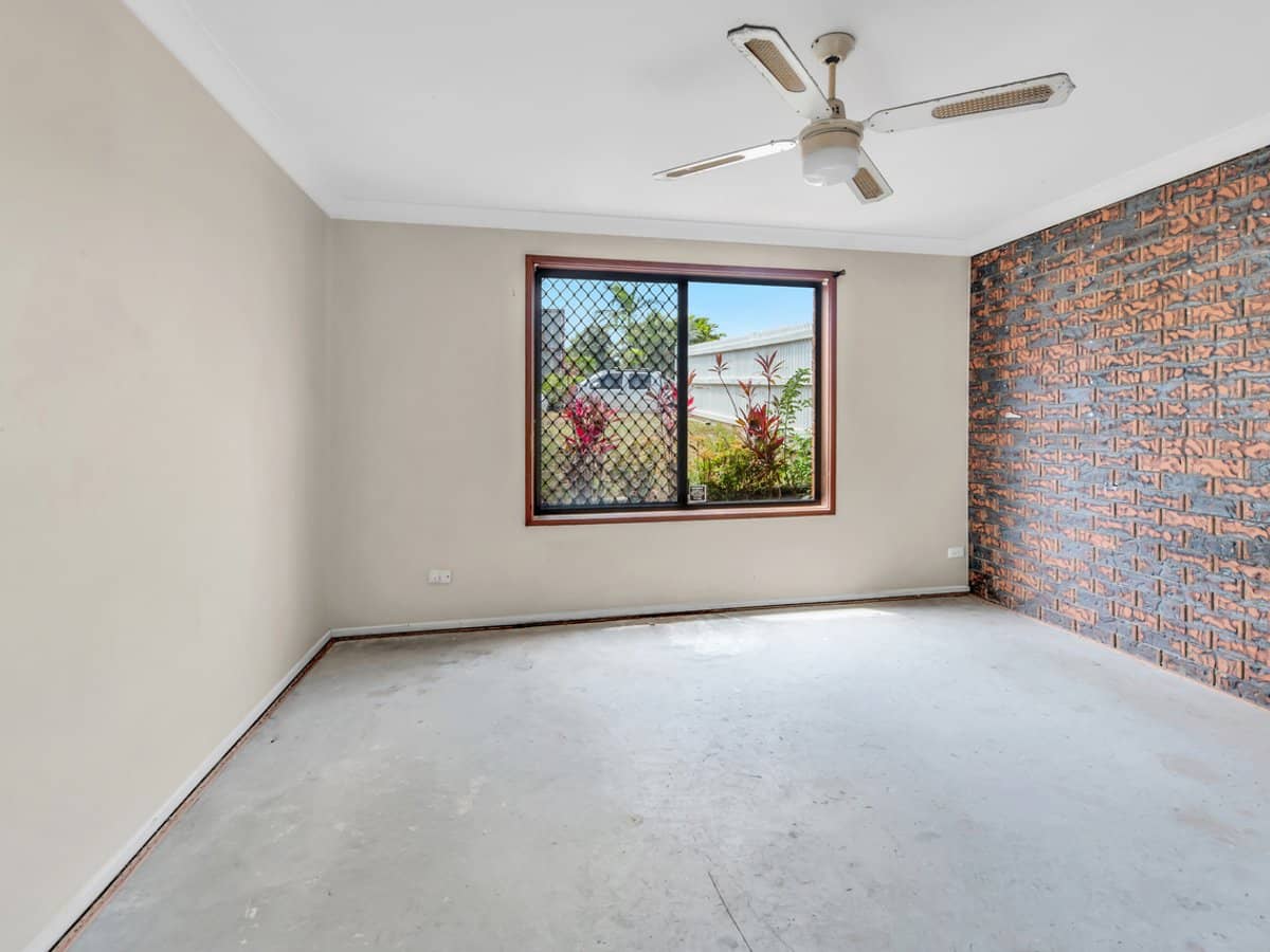 49 Corunna Crescent, ASHMORE - Thumbnail 16