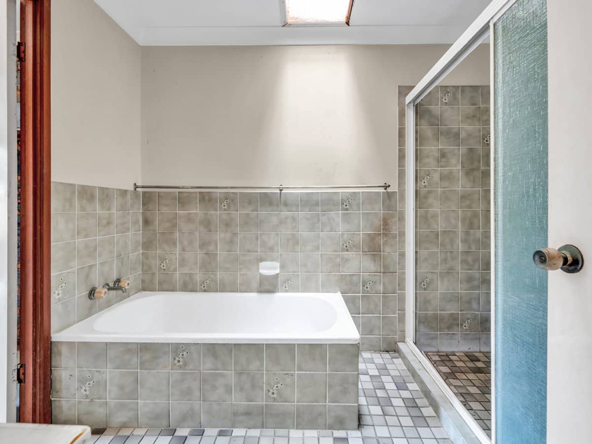 49 Corunna Crescent, ASHMORE - Thumbnail 17