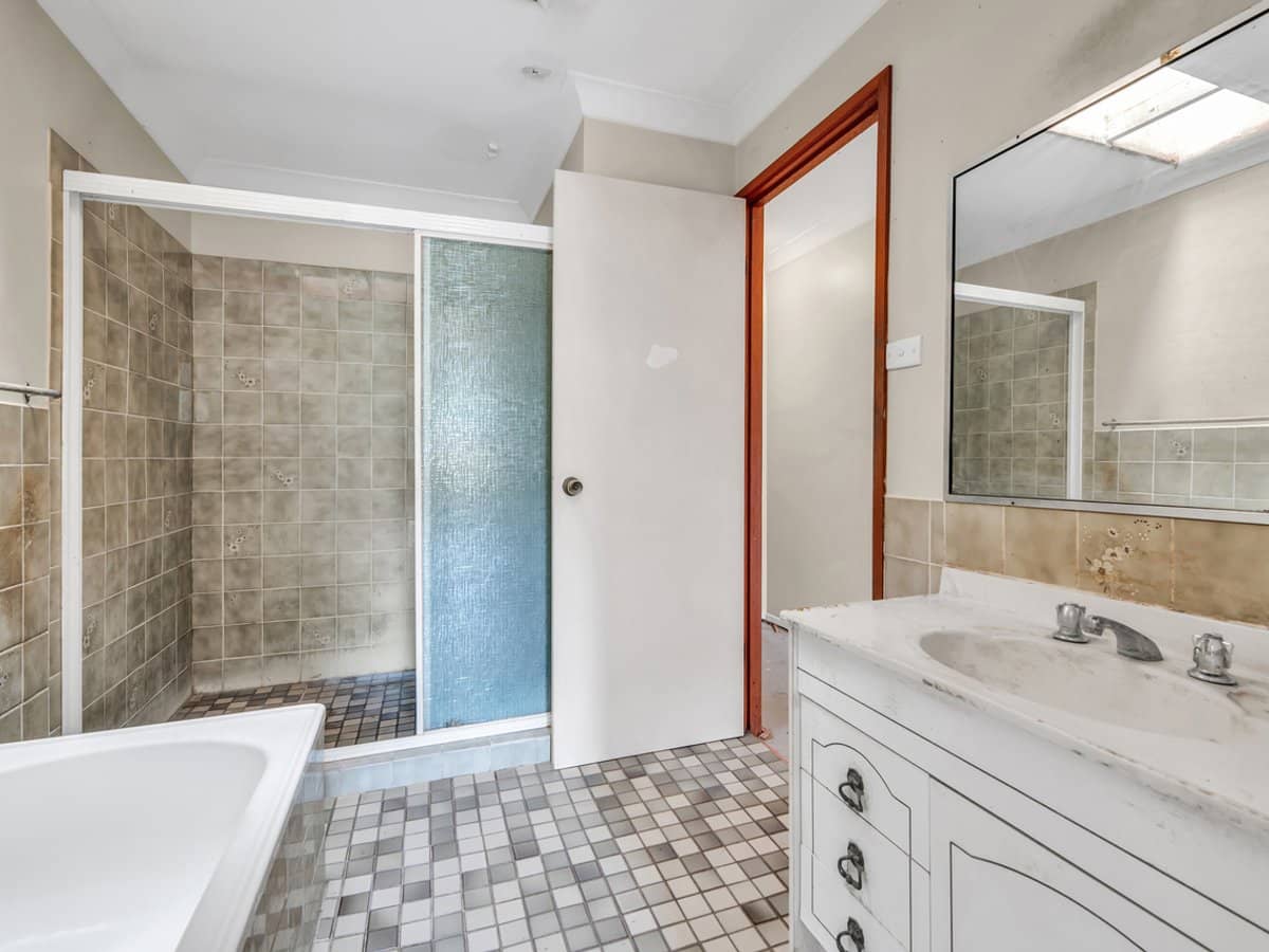 49 Corunna Crescent, ASHMORE - Thumbnail 18