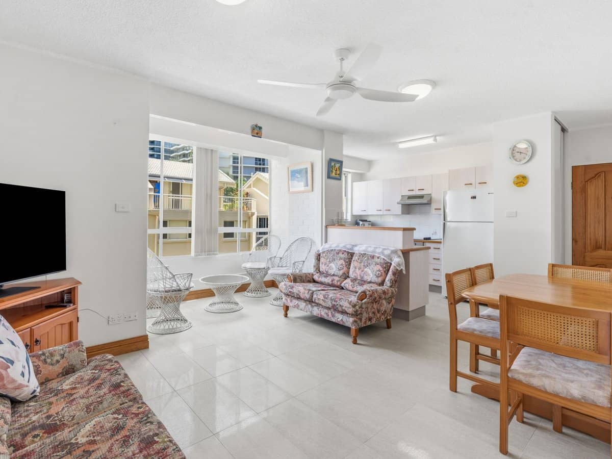 15 Pacific Street, Main Beach - Thumbnail 3