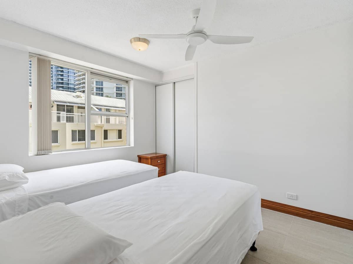 15 Pacific Street, Main Beach - Thumbnail 8