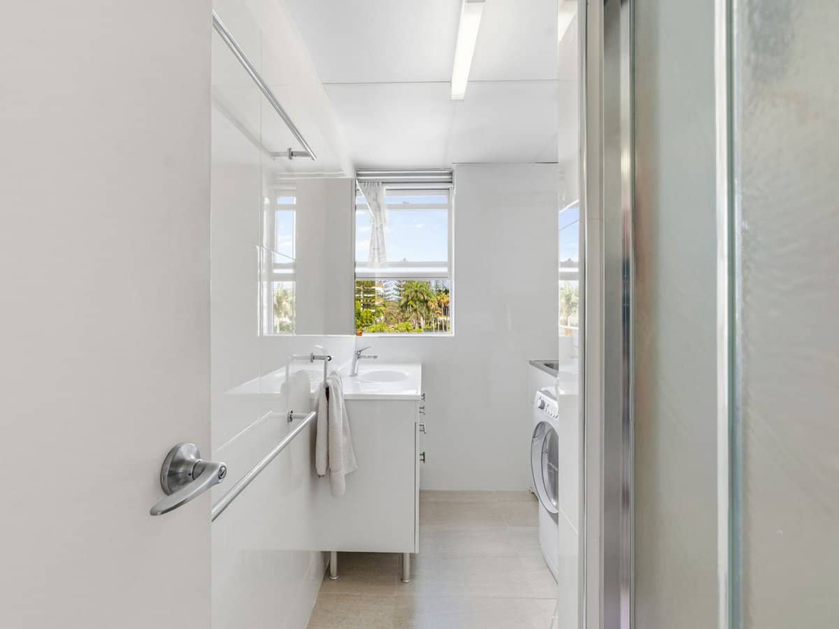 15 Pacific Street, Main Beach - Thumbnail 9