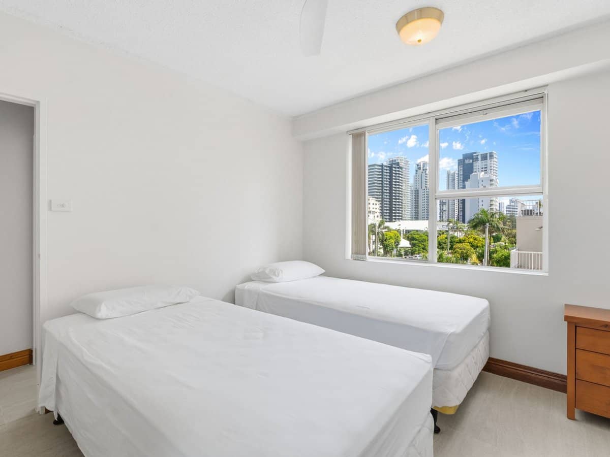 15 Pacific Street, Main Beach - Thumbnail 10