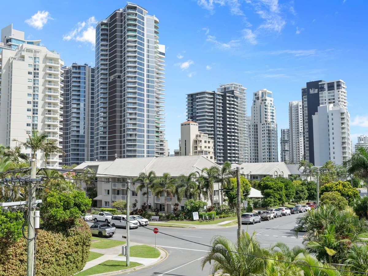 15 Pacific Street, Main Beach - Thumbnail 11